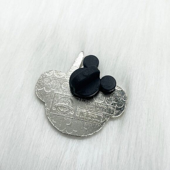 🔮 5/$25 Disney Duffy‎ the Bear Peter Pan Hat Pin - Picture 3 of 3